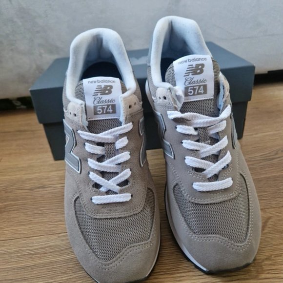 New Balance 574 Classic - Picture 1 of 6